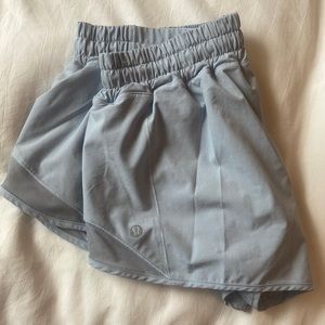 Lululemon light blue hotty hot low rise short 2.5"